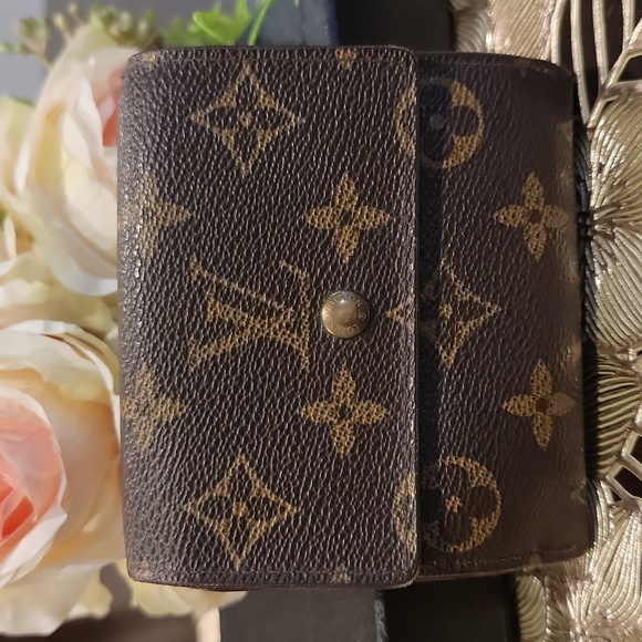 Authentic Louis Vuitton short wallet - Picture 1 of 9